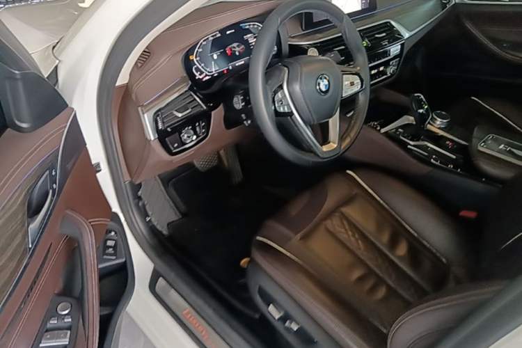 Used BMW 5 Series New Energy 2020 Mileage Upgrade Version 530Le Luxury Package Driver Seat