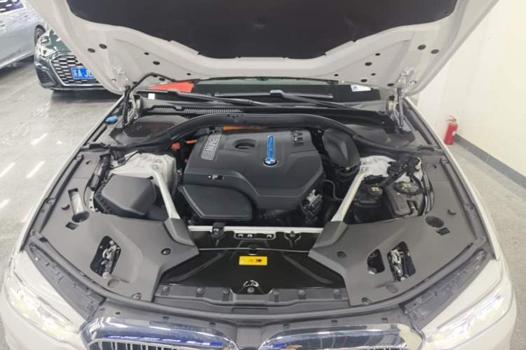 Used BMW 5 Series New Energy 2020 Mileage Upgrade Version 530Le Luxury Package Engine Bay