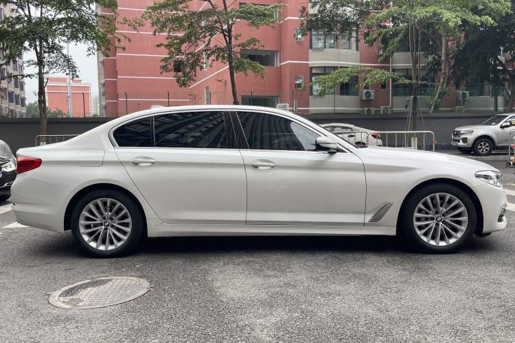 Used BMW 5 Series New Energy 2020 Mileage Upgrade Version 530Le Luxury Package Exterior 9