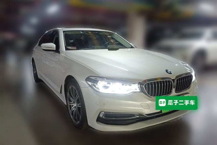 Used BMW 5 Series New Energy 2020 Mileage Upgrade Version 530Le Luxury Package Front Right 45 Deg