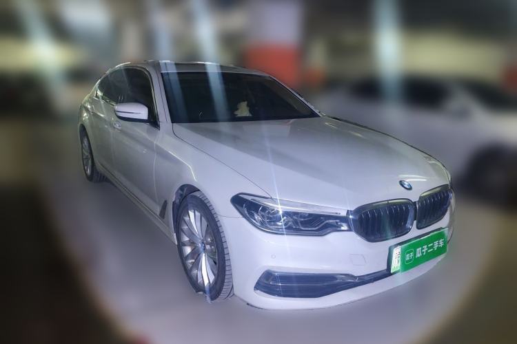 Used BMW 5 Series New Energy 2020 Mileage Upgrade Version 530Le Luxury Package Front Right 45 Deg