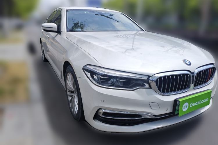 Used BMW 5 Series New Energy 2020 Mileage Upgrade Version 530Le Luxury Package Front Right 45 Deg