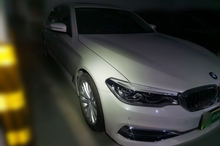 Used BMW 5 Series New Energy 2020 Mileage Upgrade Version 530Le Luxury Package Front Right 45 Deg