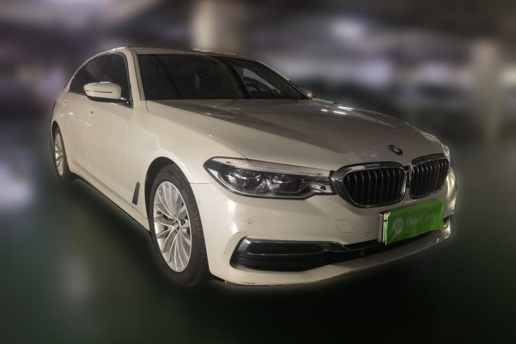Used BMW 5 Series New Energy 2020 Mileage Upgrade Version 530Le Luxury Package Front Right 45 Deg