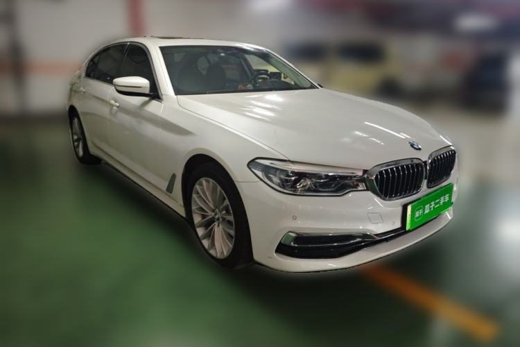 Used BMW 5 Series New Energy 2020 Mileage Upgrade Version 530Le Luxury Package Front Right 45 Deg