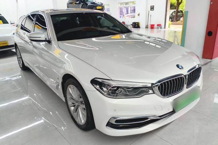 Used BMW 5 Series New Energy 2020 530Le Luxury Package Front Right 45 Deg