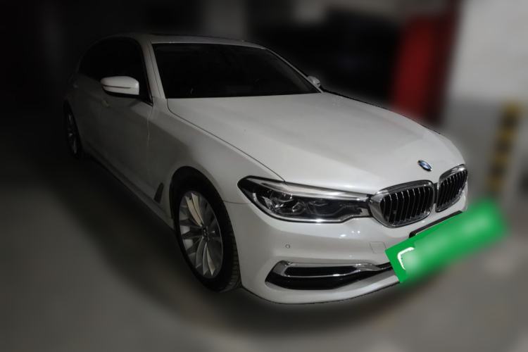 Used BMW 5 Series New Energy 2020 Mileage Upgrade Version 530Le Luxury Package Front Right 45 Deg