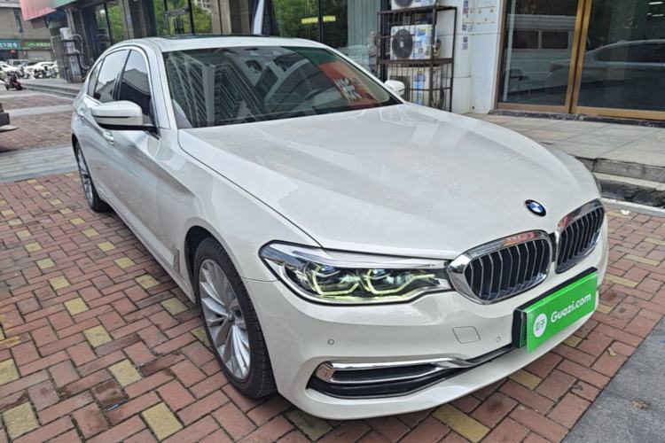 Used BMW 5 Series New Energy 2020 Mileage Upgrade Version 530Le Luxury Package Front Right 45 Deg