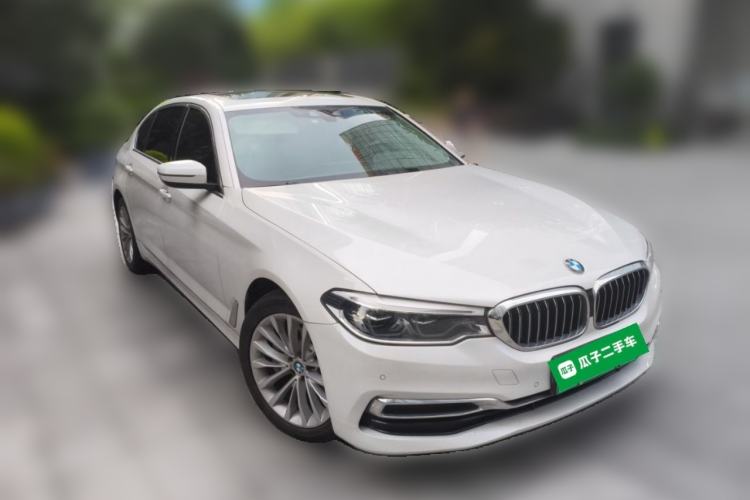 Used BMW 5 Series New Energy 2020 Mileage Upgrade Version 530Le Luxury Package Front Right 45 Deg