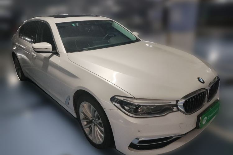 Used BMW 5 Series New Energy 2020 Mileage Upgrade Version 530Le Luxury Package Front Right 45 Deg