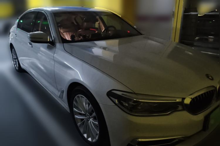 Used BMW 5 Series New Energy 2020 Mileage Upgrade Version 530Le Luxury Package Front Right 45 Deg