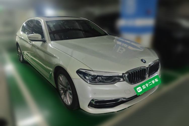Used BMW 5 Series New Energy 2020 Mileage Upgrade Version 530Le Luxury Package Front Right 45 Deg