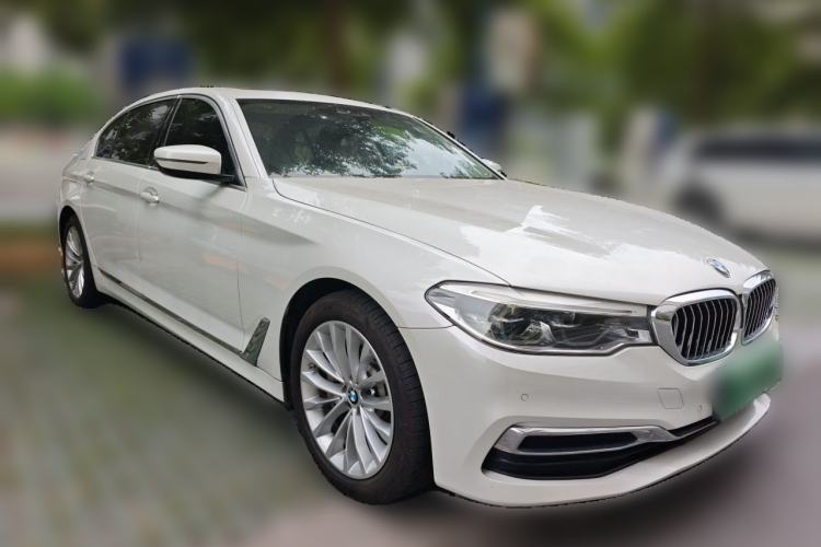 Used BMW 5 Series New Energy 2020 Mileage Upgrade Version 530Le Luxury Package Front Right 45 Deg