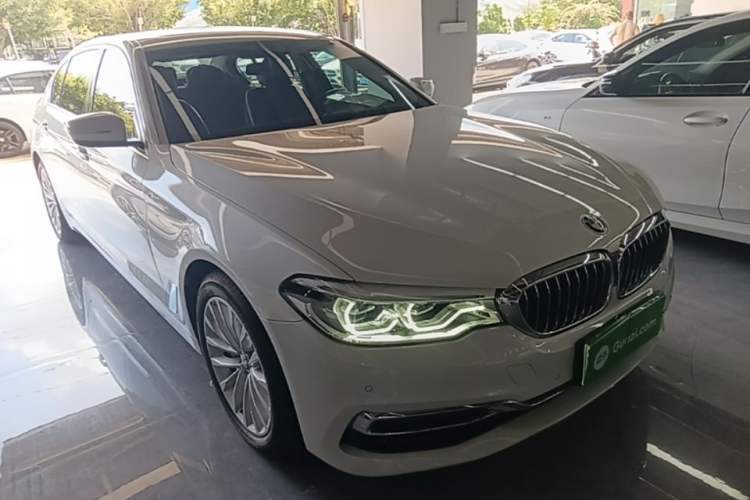 Used BMW 5 Series New Energy 2020 Mileage Upgrade Version 530Le Luxury Package Front Right 45 Deg