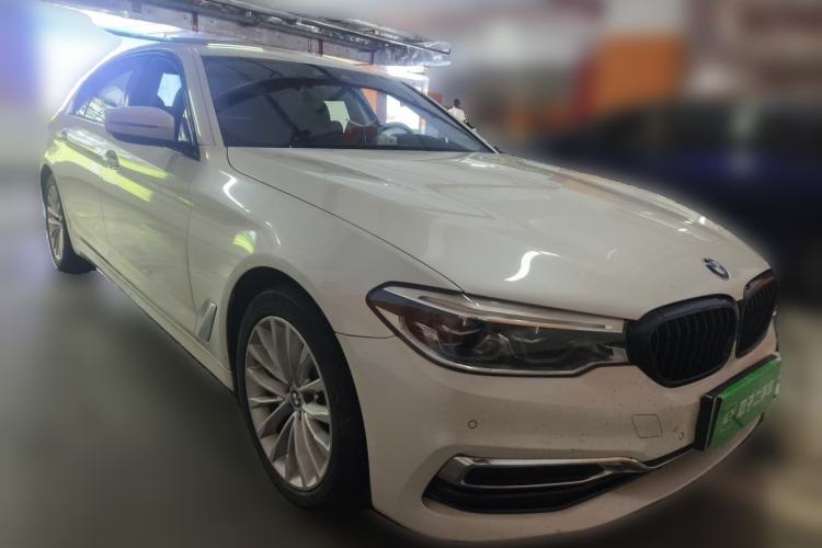 Used BMW 5 Series New Energy 2020 530Le Luxury Package Front Right 45 Deg
