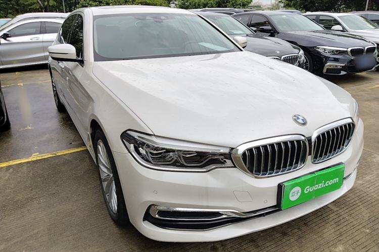 Used BMW 5 Series New Energy 2020 Mileage Upgrade Version 530Le Luxury Package Front Right 45 Deg