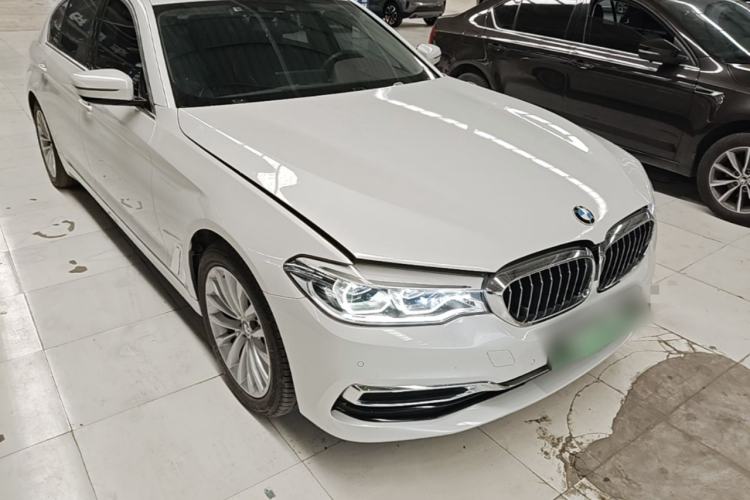 Used BMW 5 Series New Energy 2020 Mileage Upgrade Version 530Le Luxury Package Front Right 45 Deg