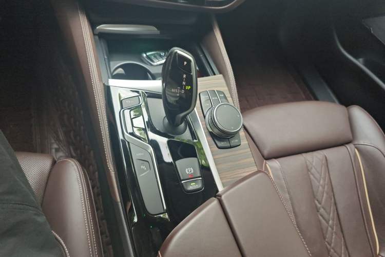 Used BMW 5 Series New Energy 2020 Mileage Upgrade Version 530Le Pioneer Edition Gear Lever