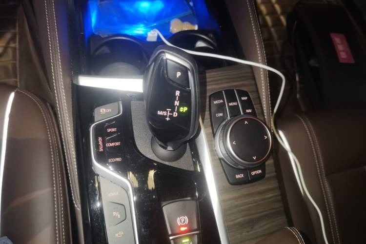 Used BMW 5 Series New Energy 2020 Mileage Upgrade Version 530Le Luxury Package Gear Lever