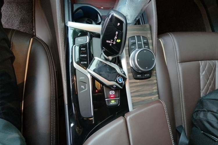 Used BMW 5 Series New Energy 2020 Mileage Upgrade Version 530Le Luxury Package Gear Lever