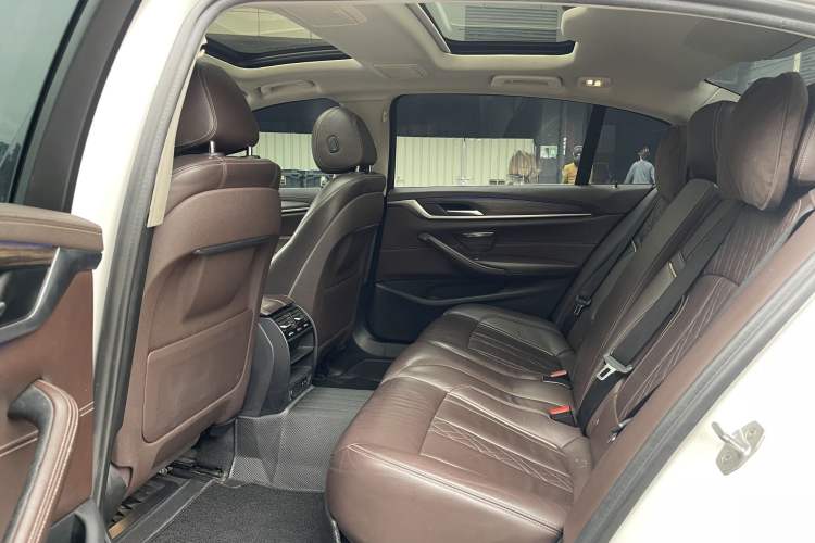 Used BMW 5 Series New Energy 2020 Mileage Upgrade Version 530Le Luxury Package Interior 2