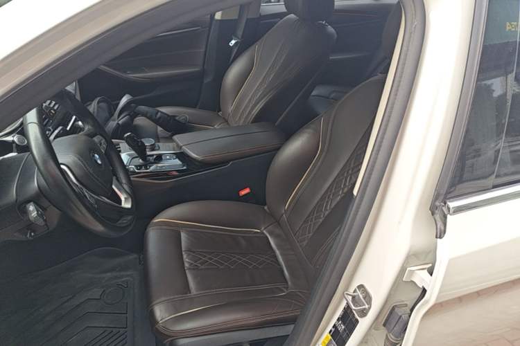 Used BMW 5 Series New Energy 2020 Mileage Upgrade Version 530Le Luxury Package Left Front Seat