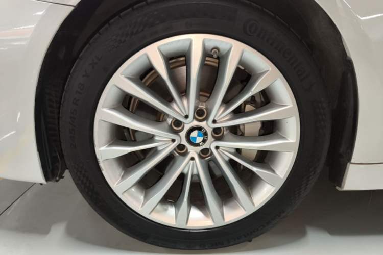 Used BMW 5 Series New Energy 2020 Mileage Upgrade Version 530Le Pioneer Edition Left Front Wheel Hub
