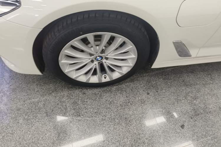 Used BMW 5 Series New Energy 2020 Mileage Upgrade Version 530Le Luxury Package Left Front Wheel Hub