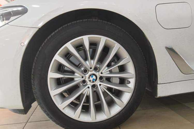Used BMW 5 Series New Energy 2020 Mileage Upgrade Version 530Le Luxury Package Left Front Wheel Hub