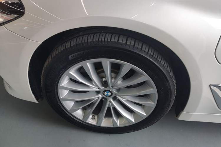 Used BMW 5 Series New Energy 2020 Mileage Upgrade Version 530Le Luxury Package Left Front Wheel Hub
