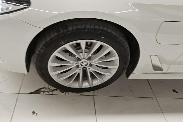 Used BMW 5 Series New Energy 2020 Mileage Upgrade Version 530Le Luxury Package Left Front Wheel Hub