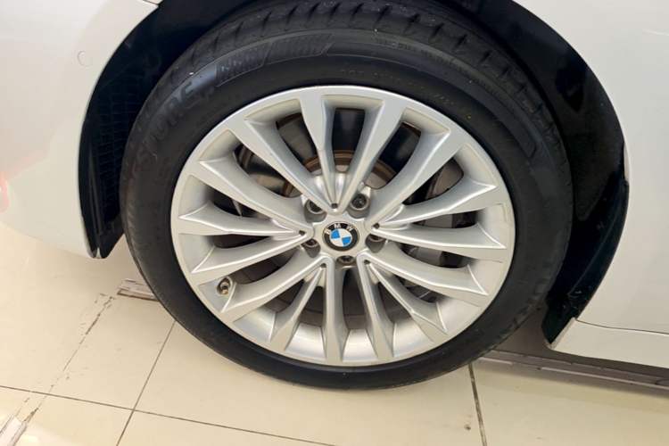 Used BMW 5 Series New Energy 2020 Mileage Upgrade Version 530Le Luxury Package Left Front Wheel Hub