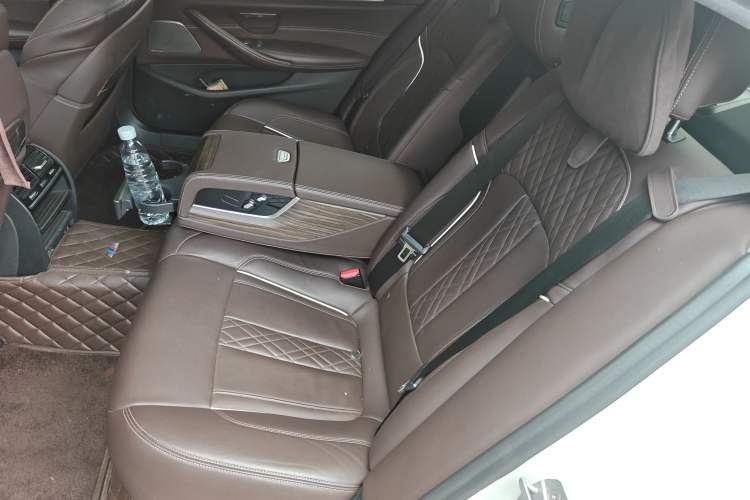 Used BMW 5 Series New Energy 2020 Mileage Upgrade Version 530Le Pioneer Edition Left Rear Seat