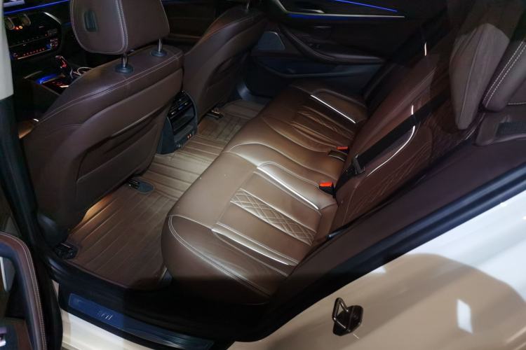 Used BMW 5 Series New Energy 2020 Mileage Upgrade Version 530Le Luxury Package Left Rear Seat