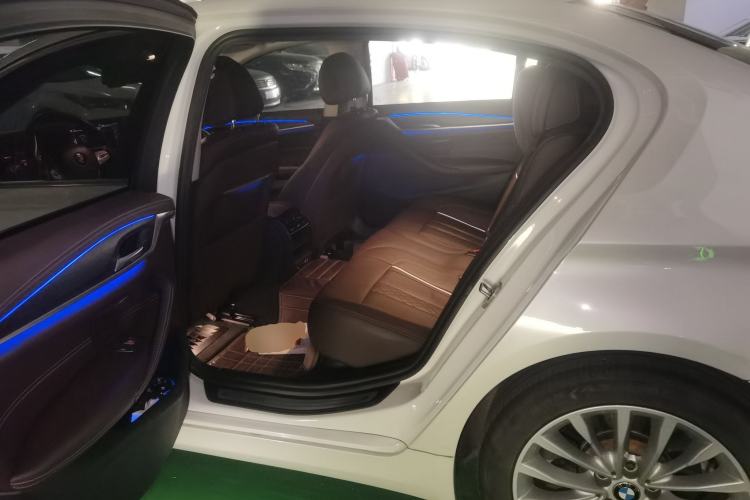 Used BMW 5 Series New Energy 2020 Mileage Upgrade Version 530Le Luxury Package Left Rear Seat