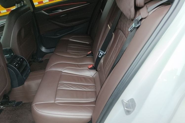 Used BMW 5 Series New Energy 2020 Mileage Upgrade Version 530Le Luxury Package Left Rear Seat