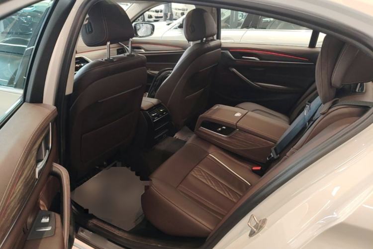 Used BMW 5 Series New Energy 2020 Mileage Upgrade Version 530Le Luxury Package Left Rear Seat