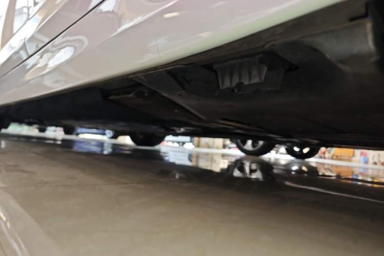 Used BMW 5 Series New Energy 2020 Mileage Upgrade Version 530Le Pioneer Edition Left Side Sill