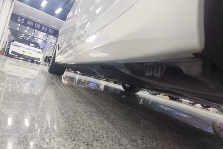 Used BMW 5 Series New Energy 2020 Mileage Upgrade Version 530Le Luxury Package Left Side Sill