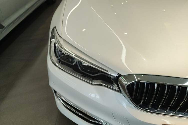 Used BMW 5 Series New Energy 2020 Mileage Upgrade Version 530Le Luxury Package Right Front Headlight
