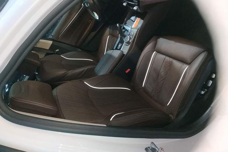 Used BMW 5 Series New Energy 2020 530Le Pioneer Edition Right Front Seat