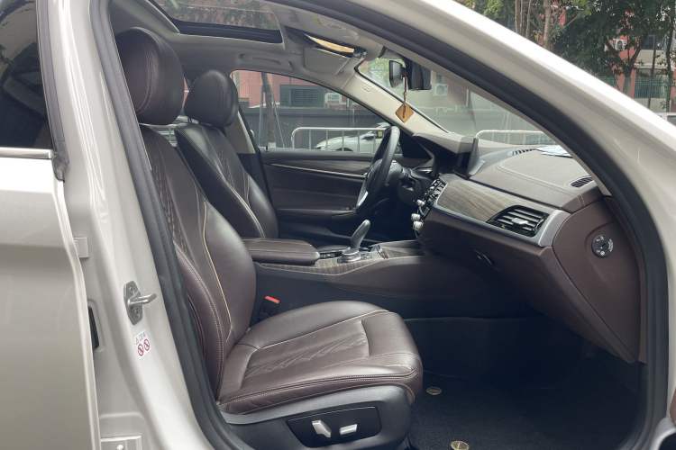 Used BMW 5 Series New Energy 2020 Mileage Upgrade Version 530Le Luxury Package Right Front Seat