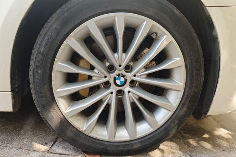 Used BMW 5 Series New Energy 2020 Mileage Upgrade Version 530Le Luxury Package Right Front Wheel Hub