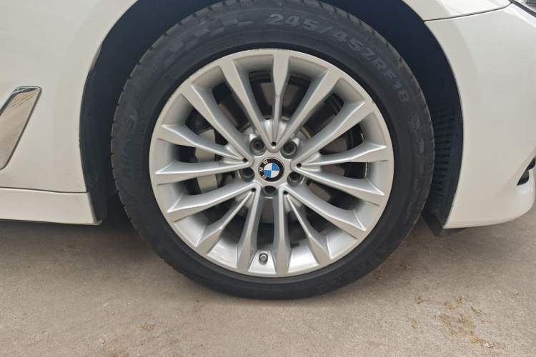Used BMW 5 Series New Energy 2020 Mileage Upgrade Version 530Le Pioneer Edition Right Front Wheel Hub