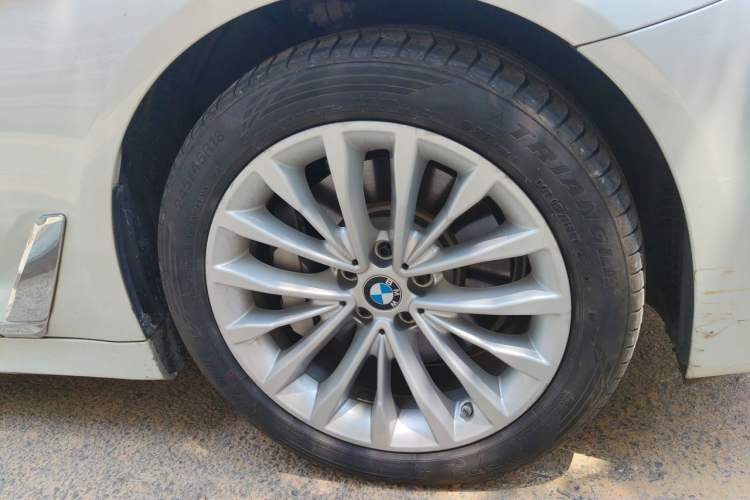 Used BMW 5 Series New Energy 2020 530Le Luxury Package Right Front Wheel Hub