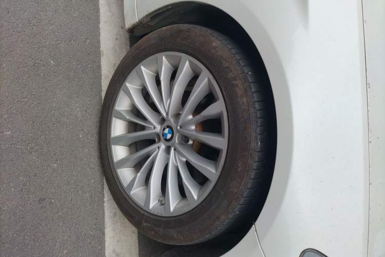 Used BMW 5 Series New Energy 2020 530Le Luxury Package Right Front Wheel Hub