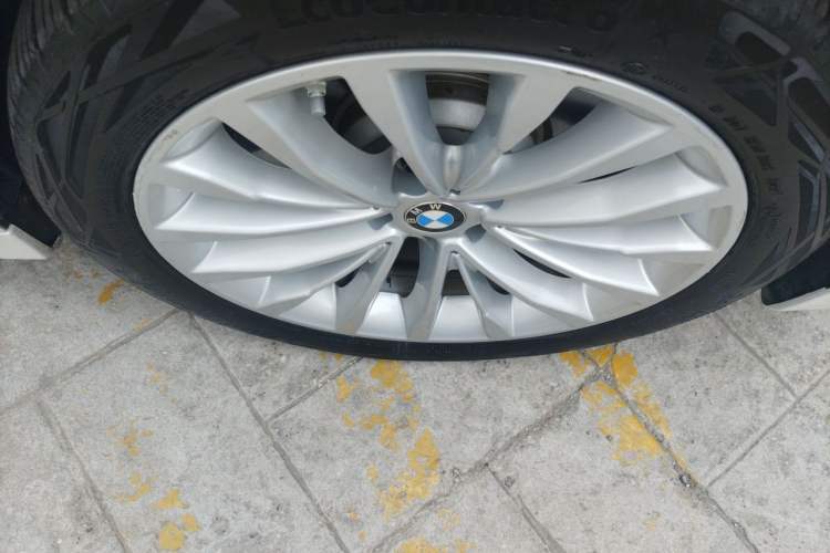 Used BMW 5 Series New Energy 2020 Mileage Upgrade Version 530Le Pioneer Edition Right Front Wheel Hub