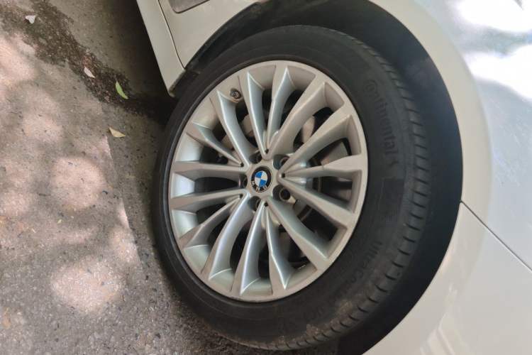 Used BMW 5 Series New Energy 2020 Mileage Upgrade Version 530Le Pioneer Edition Right Front Wheel Hub