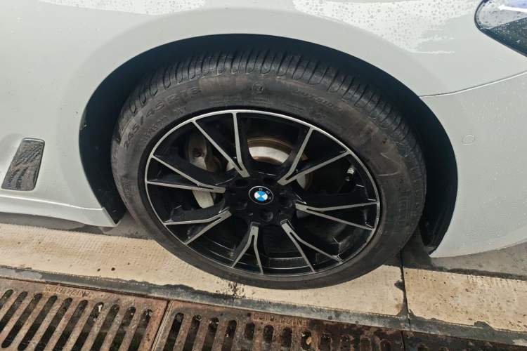 Used BMW 5 Series New Energy 2020 530Le Luxury Package Right Front Wheel Hub