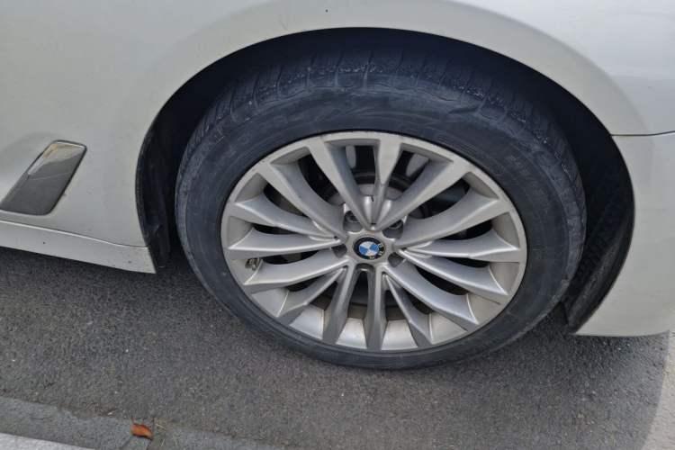Used BMW 5 Series New Energy 2020 Mileage Upgrade Version 530Le Luxury Package Right Front Wheel Hub
